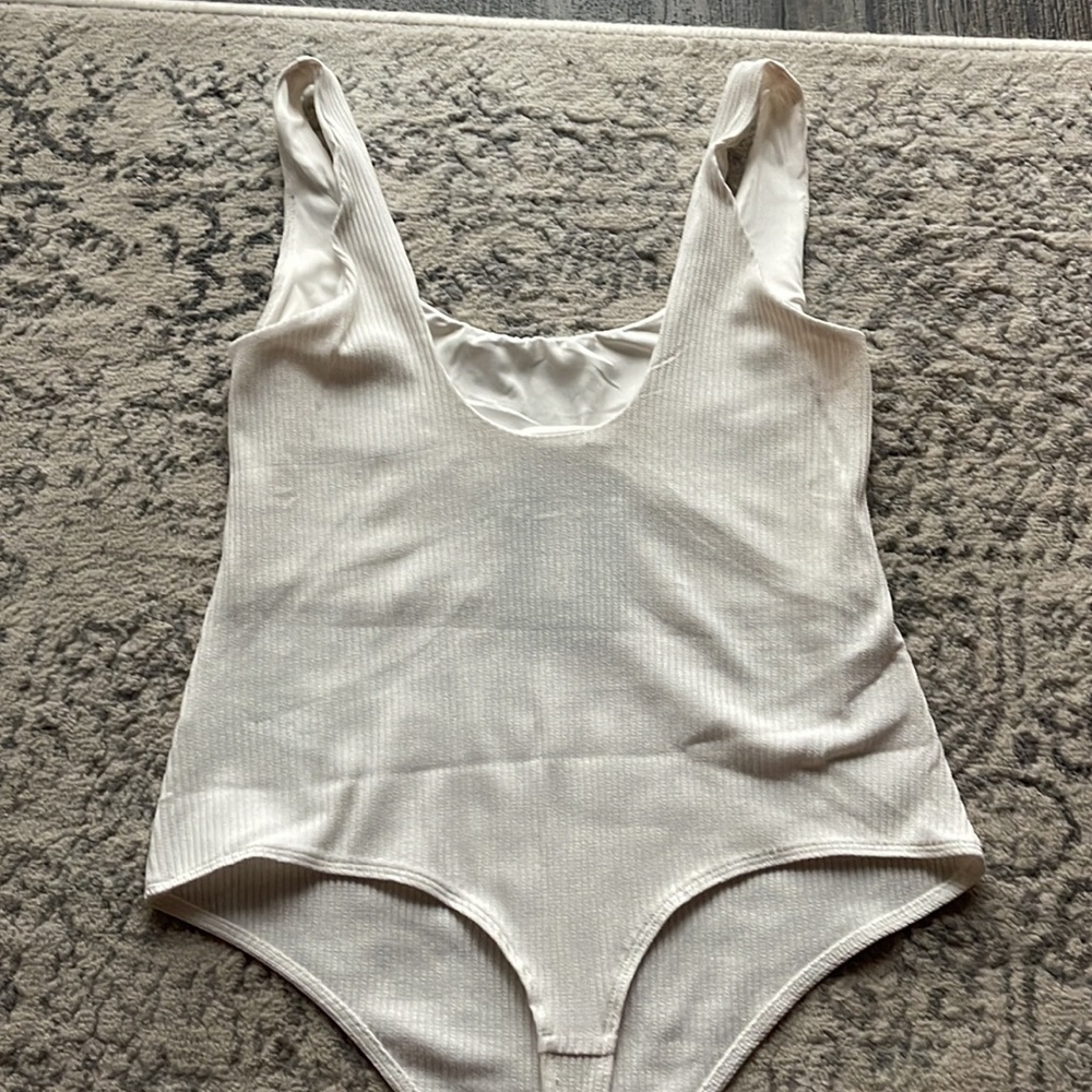 NWT H & M white scoop neck bodysuit tank - Picture 7 of 7